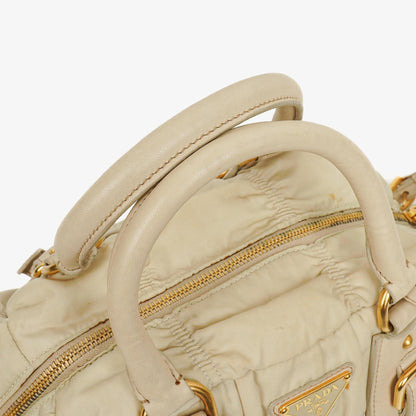 Prada Gaufre Satchel-Tasche aus beigem Nylon mit Reißverschluss