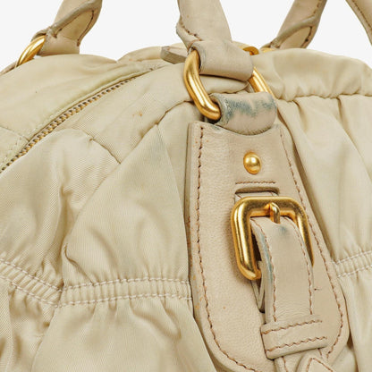 Prada Gaufre Satchel-Tasche aus beigem Nylon mit Reißverschluss