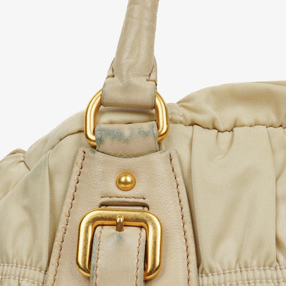 Prada Gaufre Satchel-Tasche aus beigem Nylon mit Reißverschluss