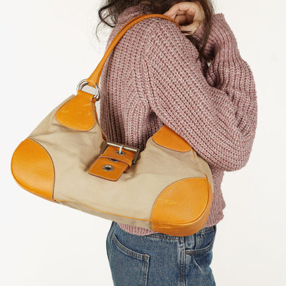 Prada Schultertasche aus beigem/karamellbraunem Canvas und Leder