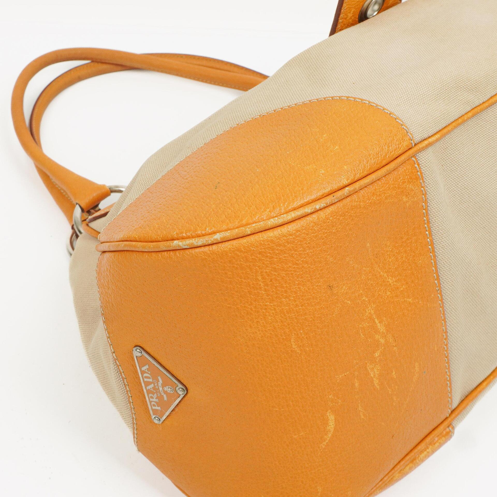 Prada Schultertasche aus beigem/karamellbraunem Canvas und Leder