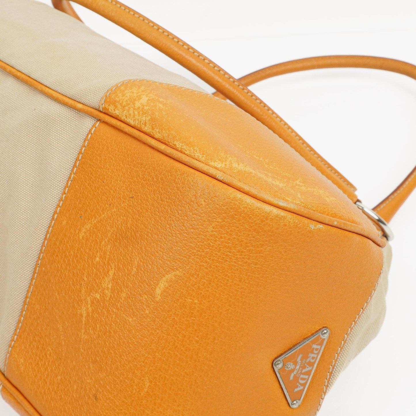 Prada Schultertasche aus beigem/karamellbraunem Canvas und Leder