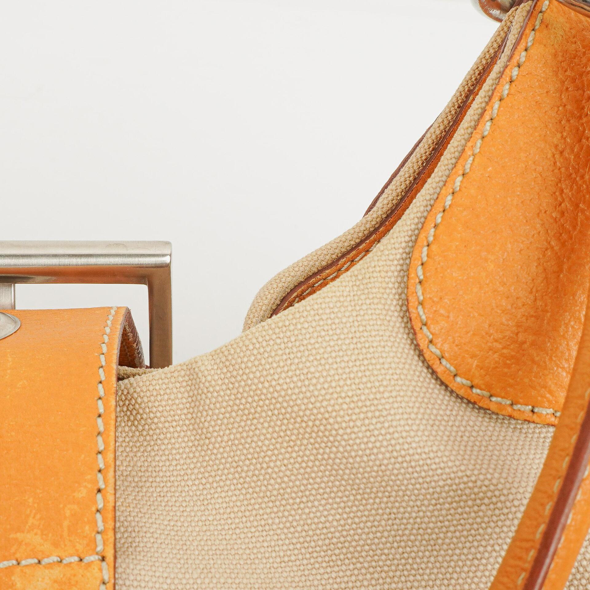 Prada Schultertasche aus beigem/karamellbraunem Canvas und Leder