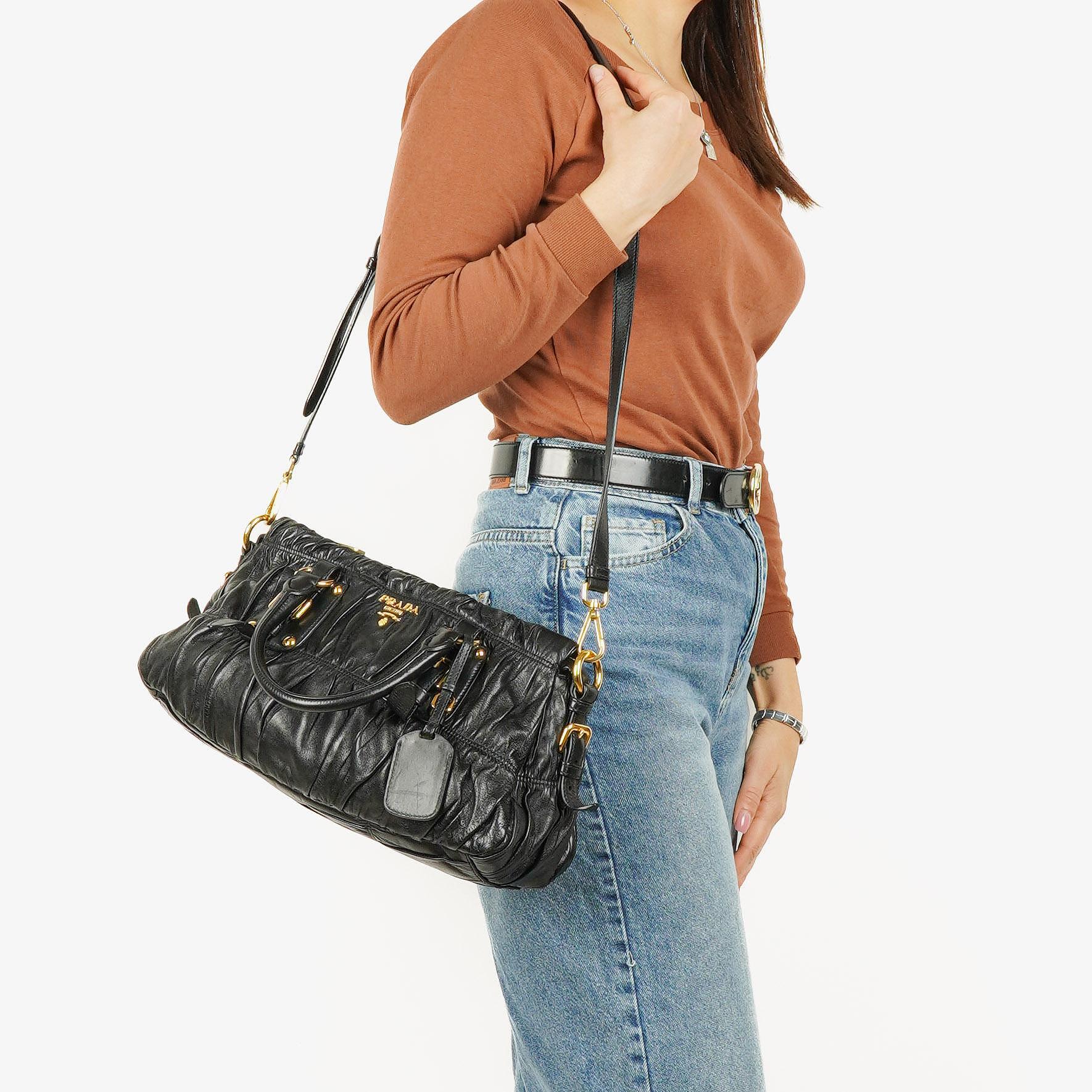 Prada Nappa Gaufre Leder Satchel Tasche in Schwarz