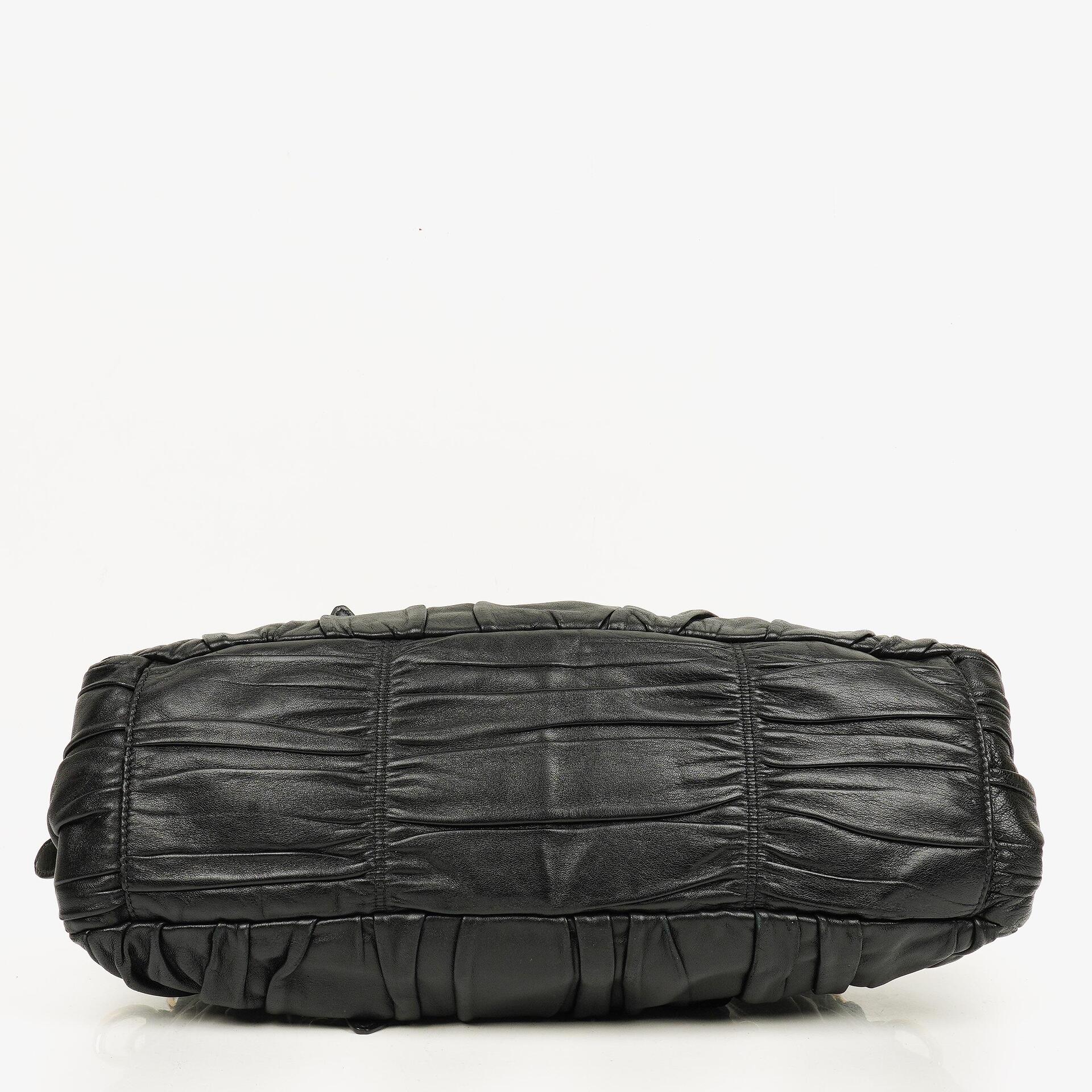 Prada Nappa Gaufre Leder Satchel Tasche in Schwarz