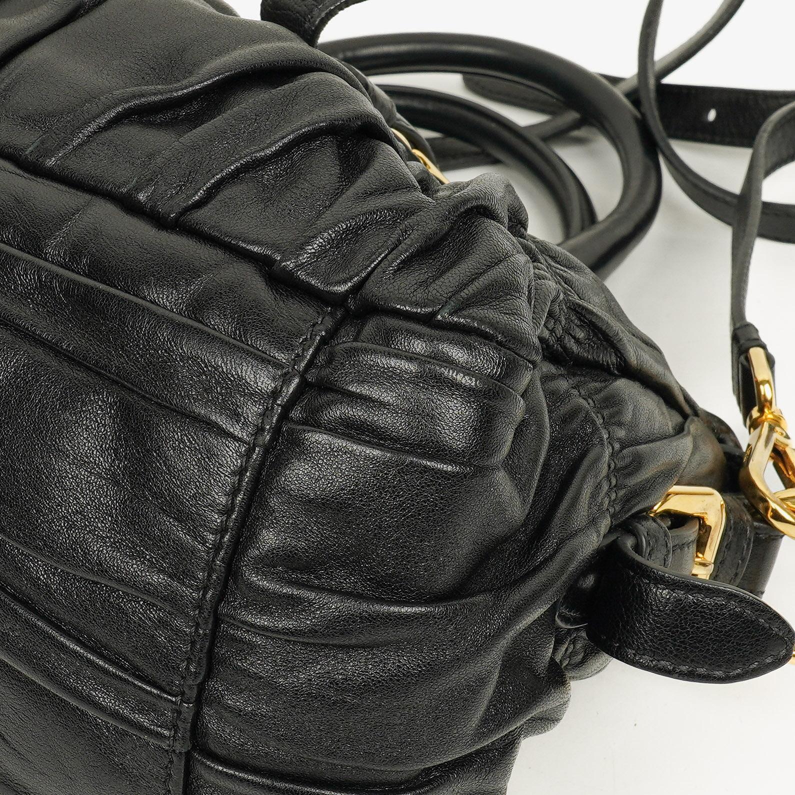 Prada Nappa Gaufre Leder Satchel Tasche in Schwarz