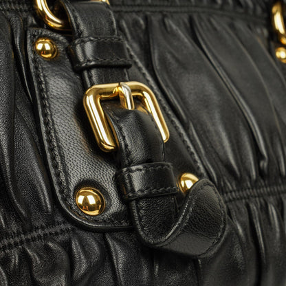 Prada Nappa Gaufre Leder Satchel Tasche in Schwarz