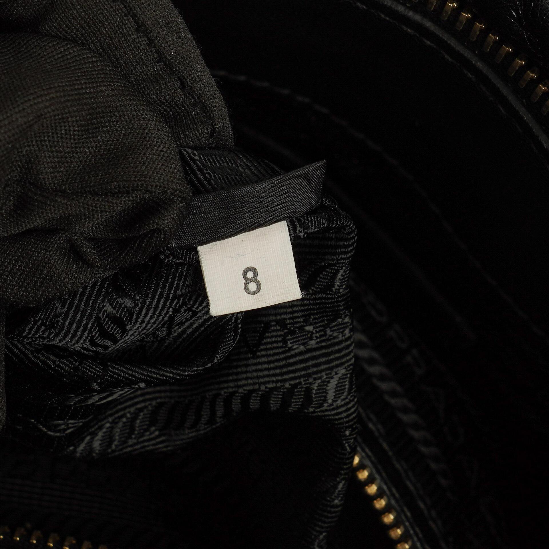 Prada Nappa Gaufre Leder Satchel Tasche in Schwarz
