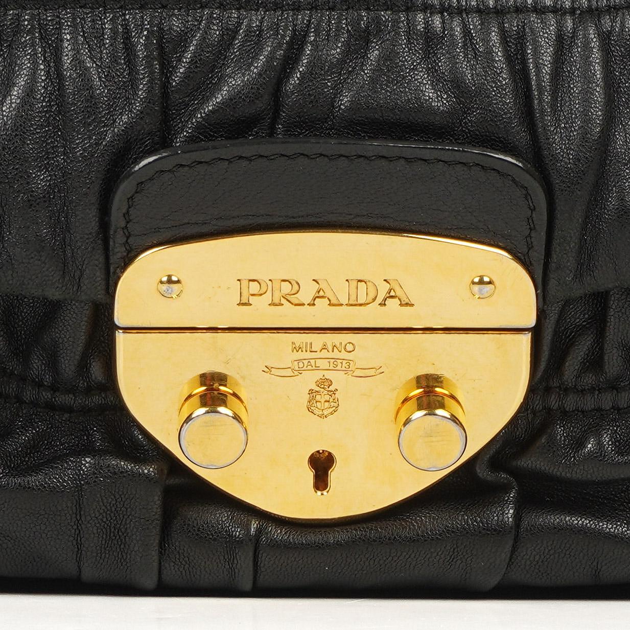 Prada Schwarze Nero Elegante Gaufre Klapptasche