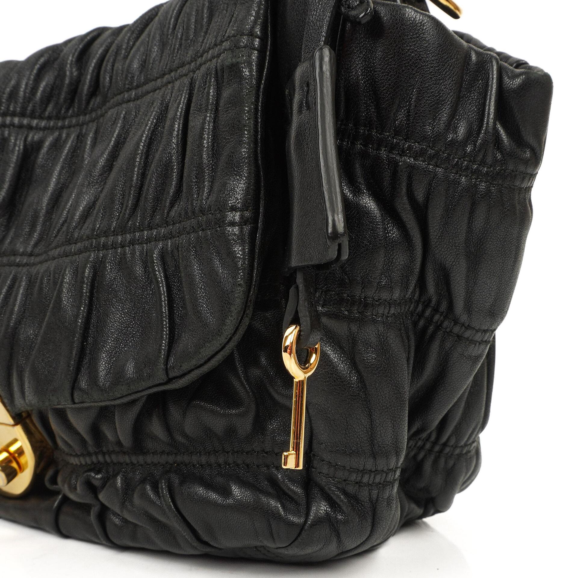Prada Schwarze Nero Elegante Gaufre Klapptasche
