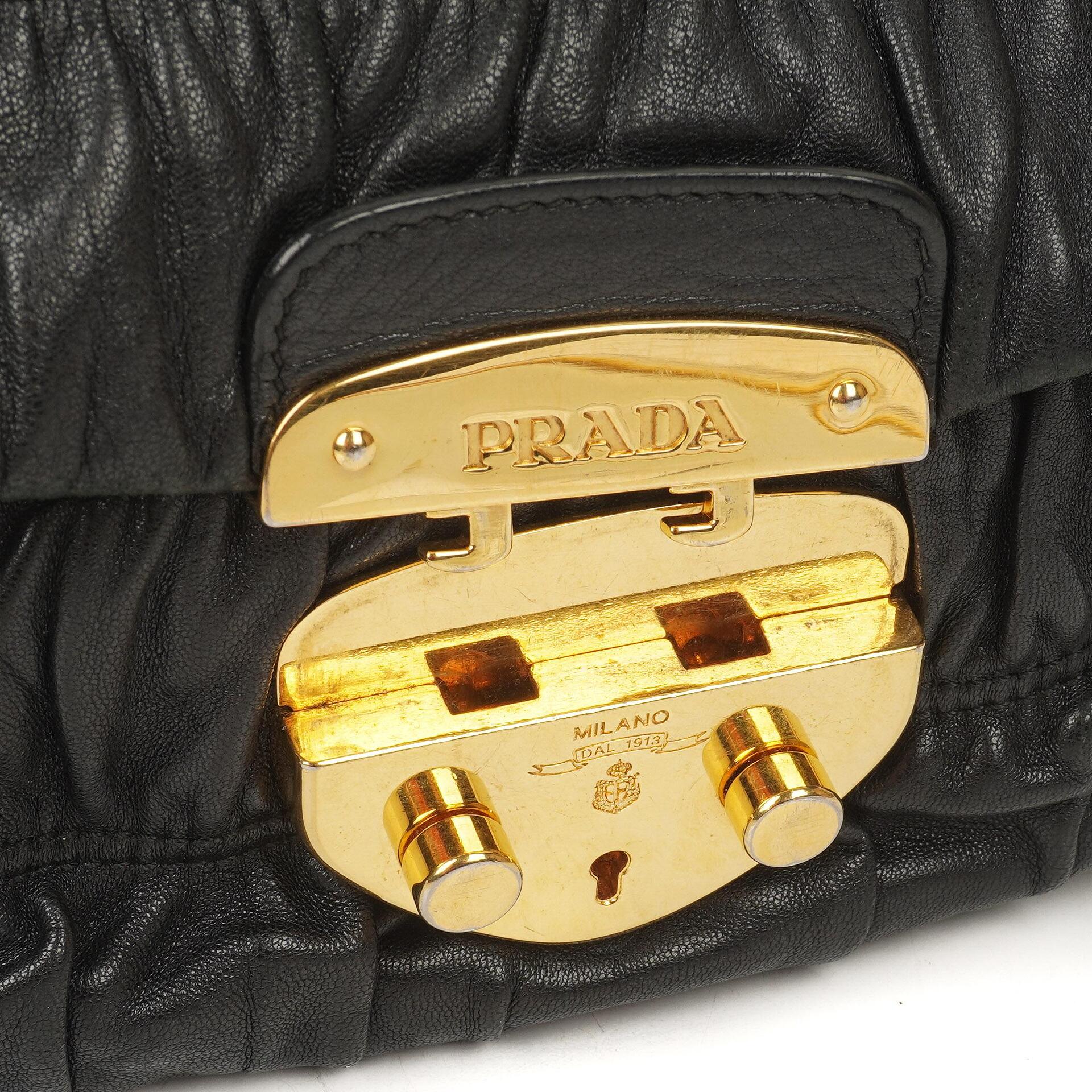 Prada Schwarze Nero Elegante Gaufre Klapptasche