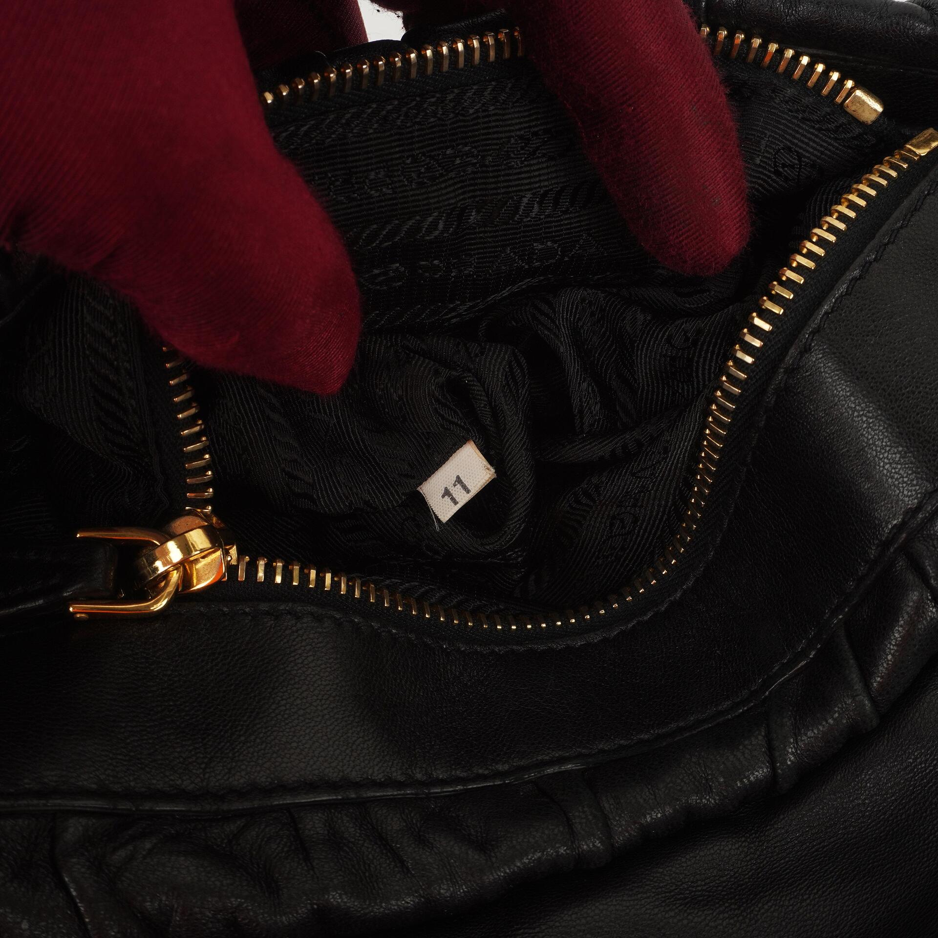 Prada Schwarze Nero Elegante Gaufre Klapptasche