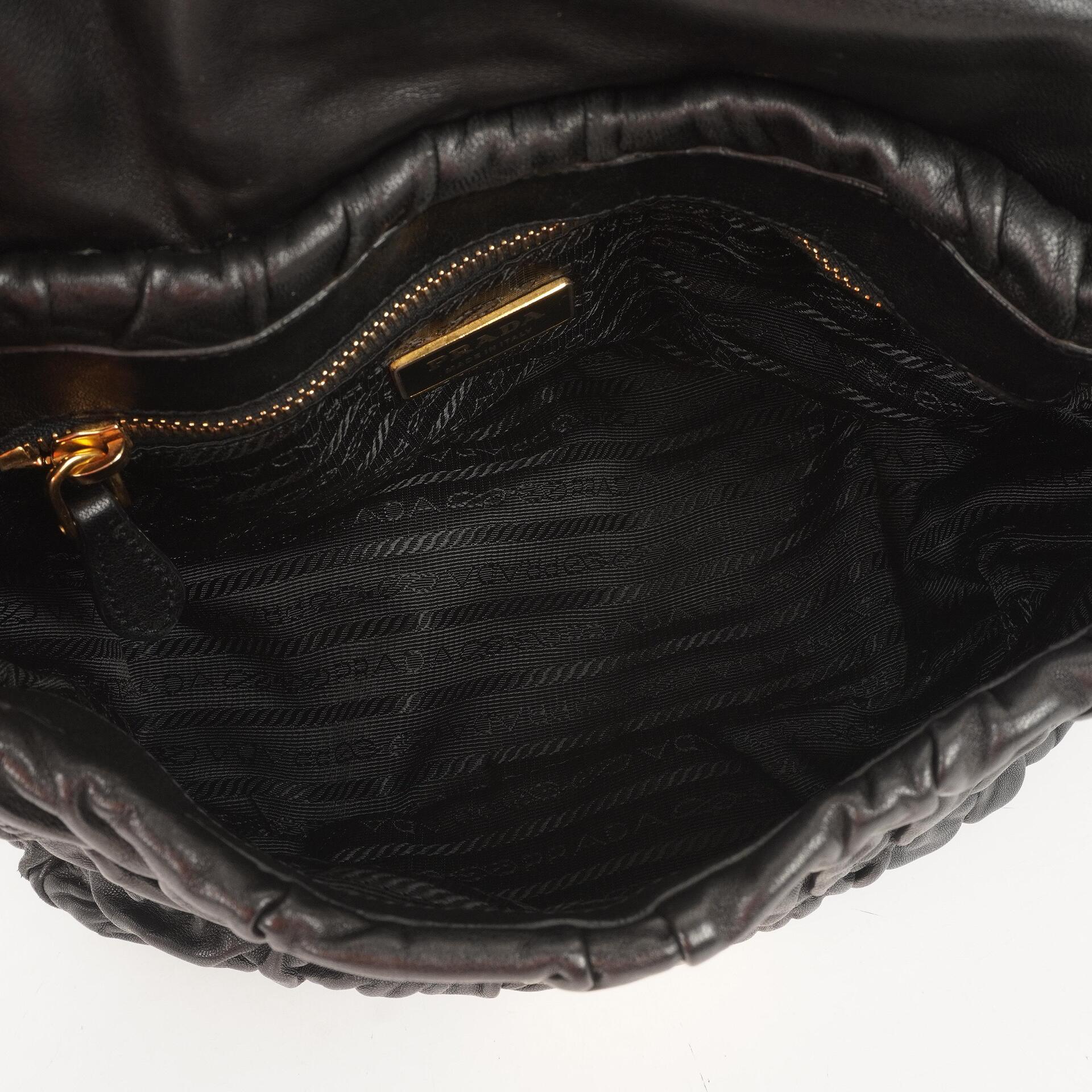 Prada Schwarze Nero Elegante Gaufre Klapptasche