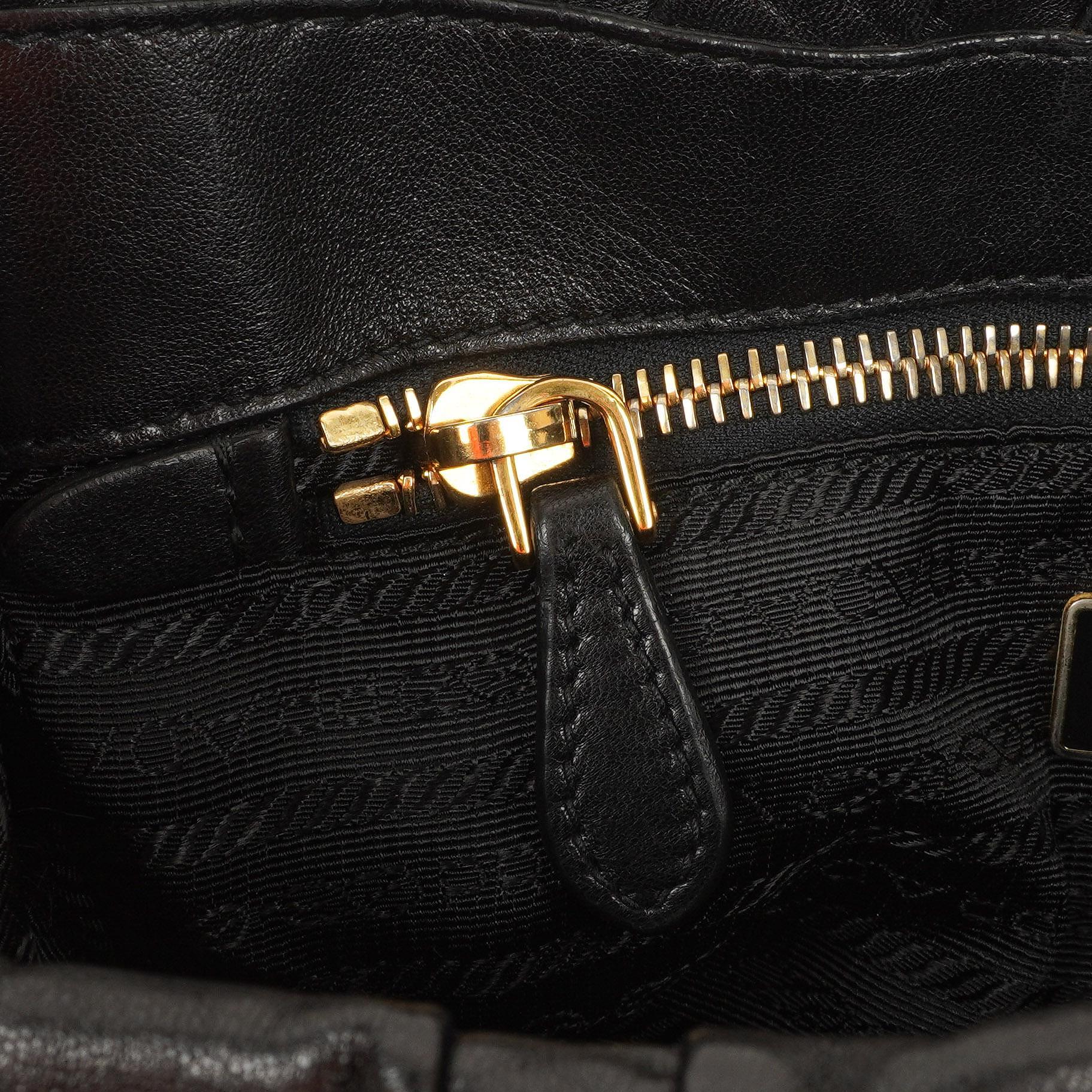 Prada Schwarze Nero Elegante Gaufre Klapptasche