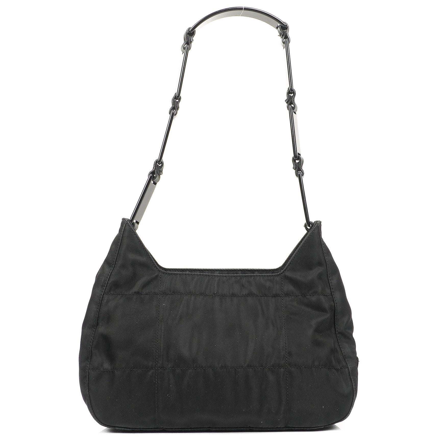 Prada Schwarze Nylon Emaillierte Metall Dreieck Obergriff Schultertasche