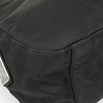 Prada Schwarze Nylon Emaillierte Metall Dreieck Obergriff Schultertasche