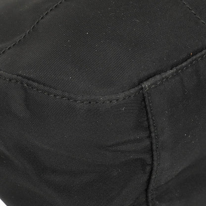 Prada Schwarze Nylon Emaillierte Metall Dreieck Obergriff Schultertasche
