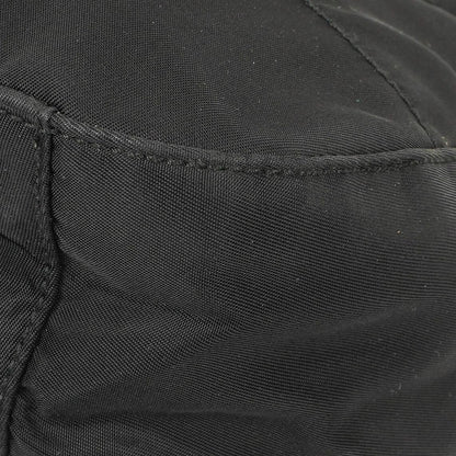 Prada Schwarze Nylon Emaillierte Metall Dreieck Obergriff Schultertasche