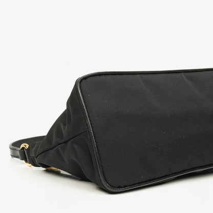 Prada Schultertasche aus schwarzem Tessuto und Saffiano-Leder