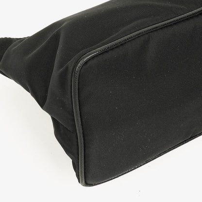 Prada Schultertasche aus schwarzem Tessuto und Saffiano-Leder