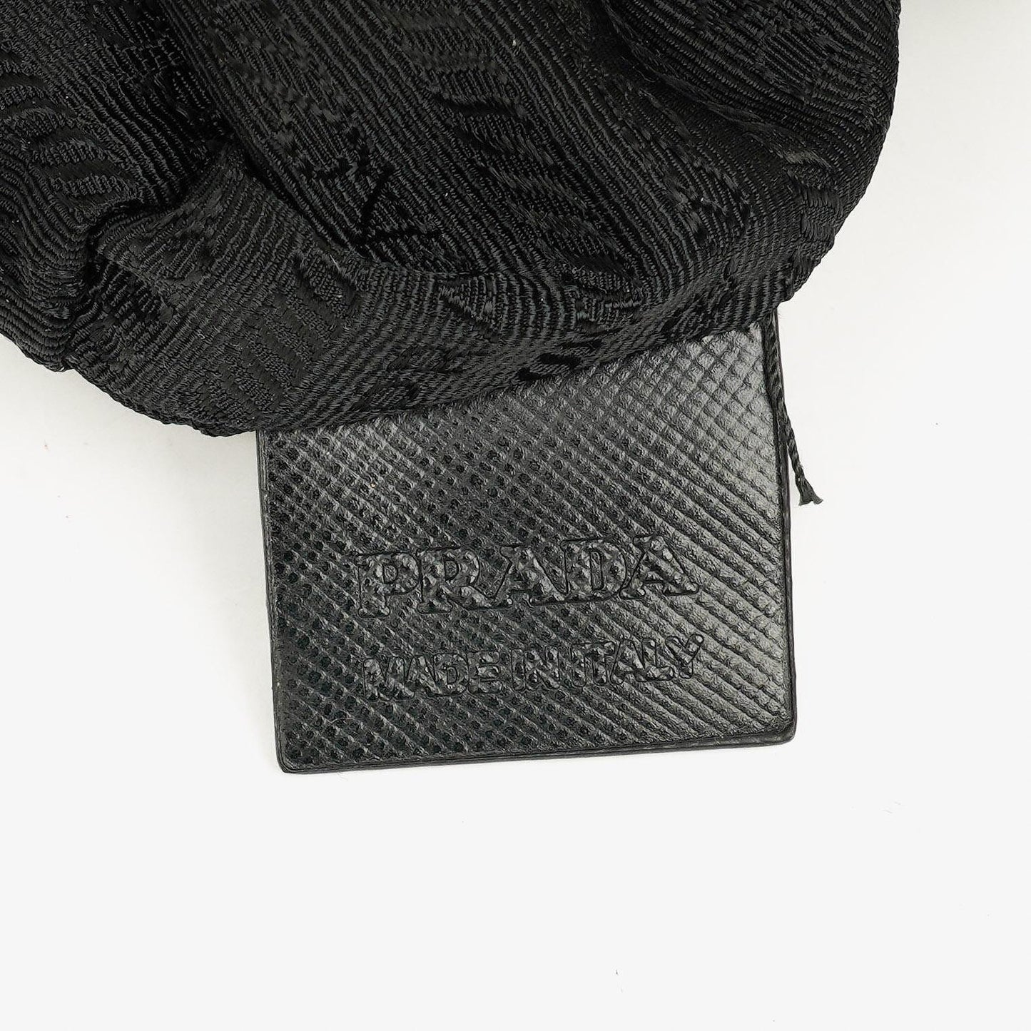 Prada Schultertasche aus schwarzem Tessuto und Saffiano-Leder