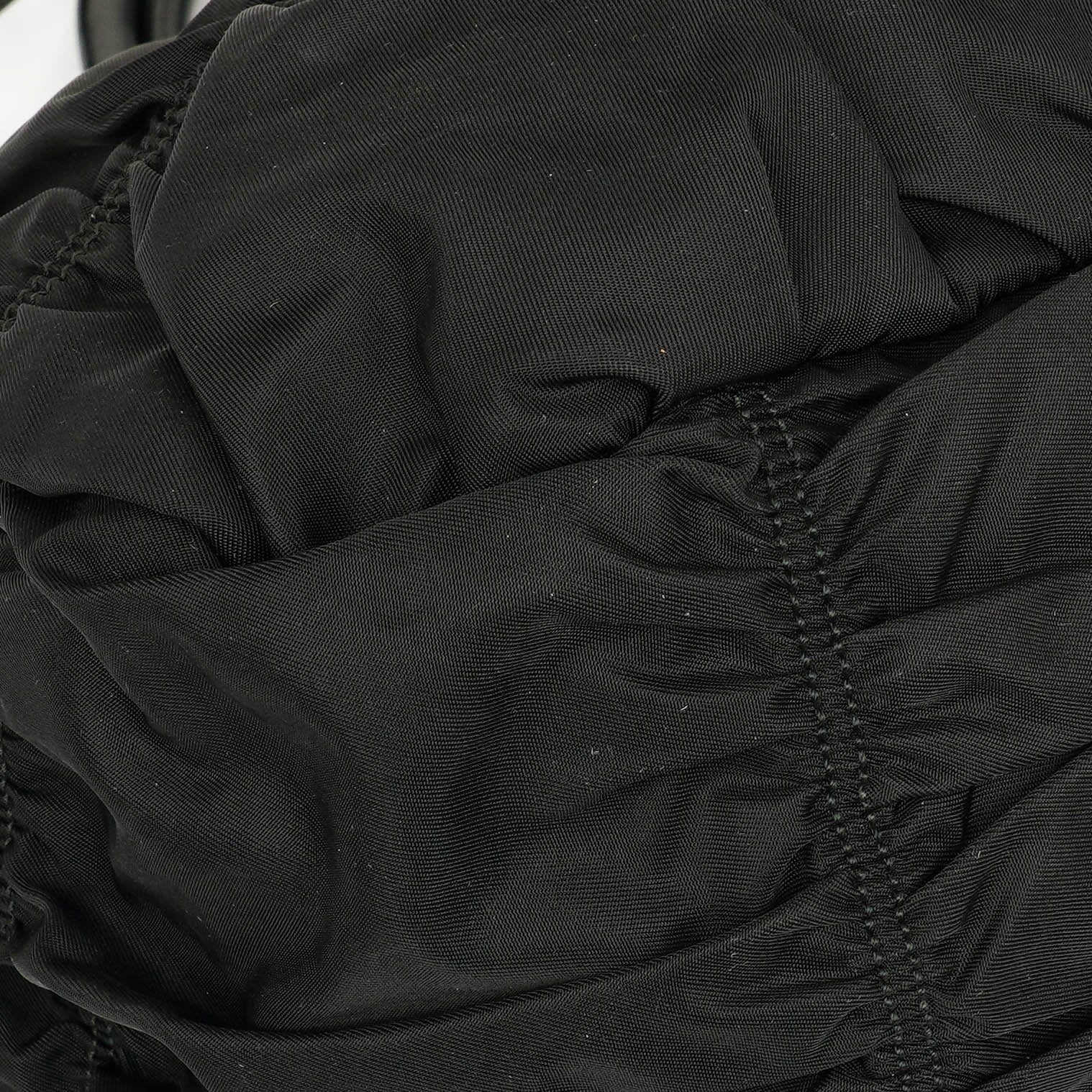 Prada Tessuto Gaufre Tasche aus schwarzem Nylon