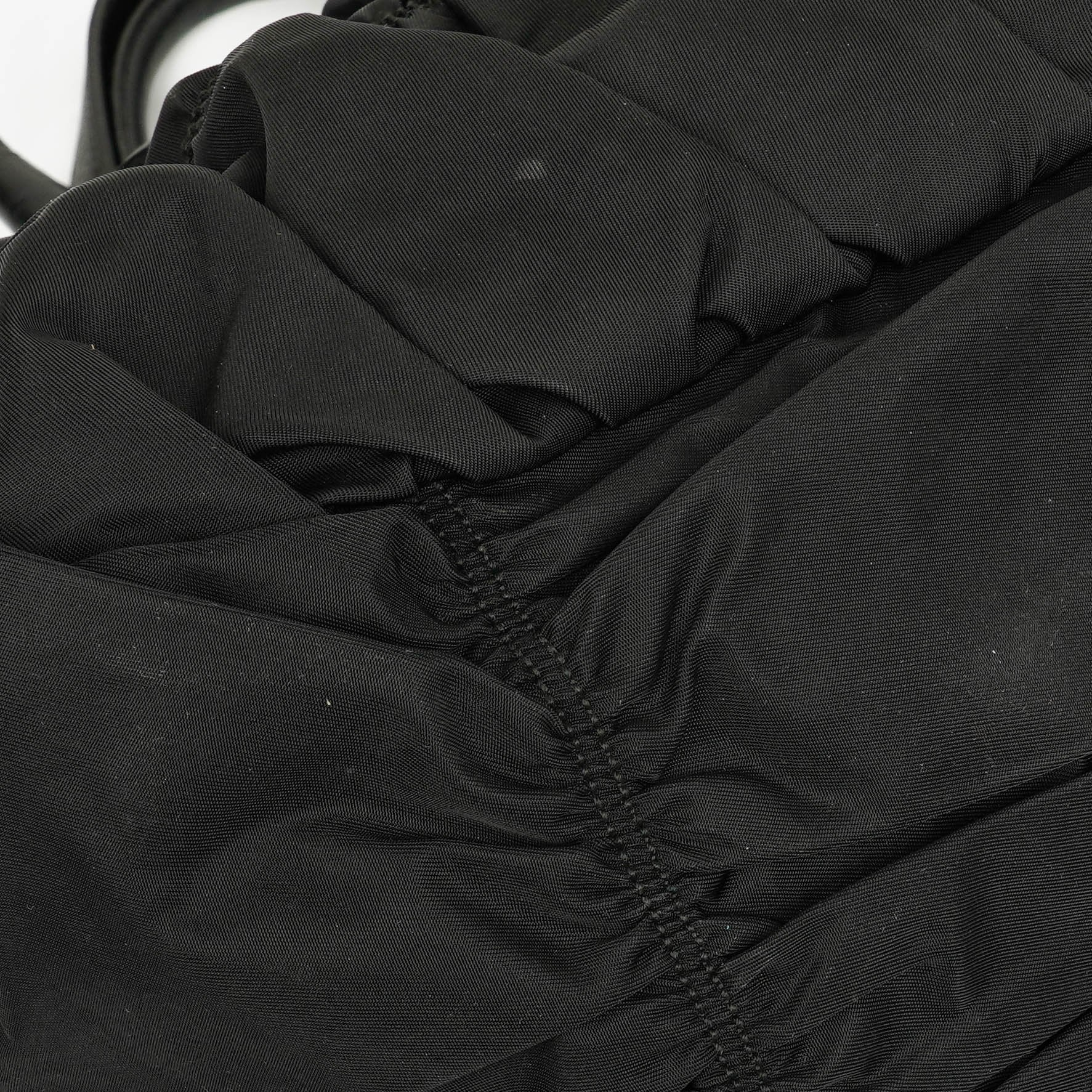 Prada Tessuto Gaufre Tasche aus schwarzem Nylon