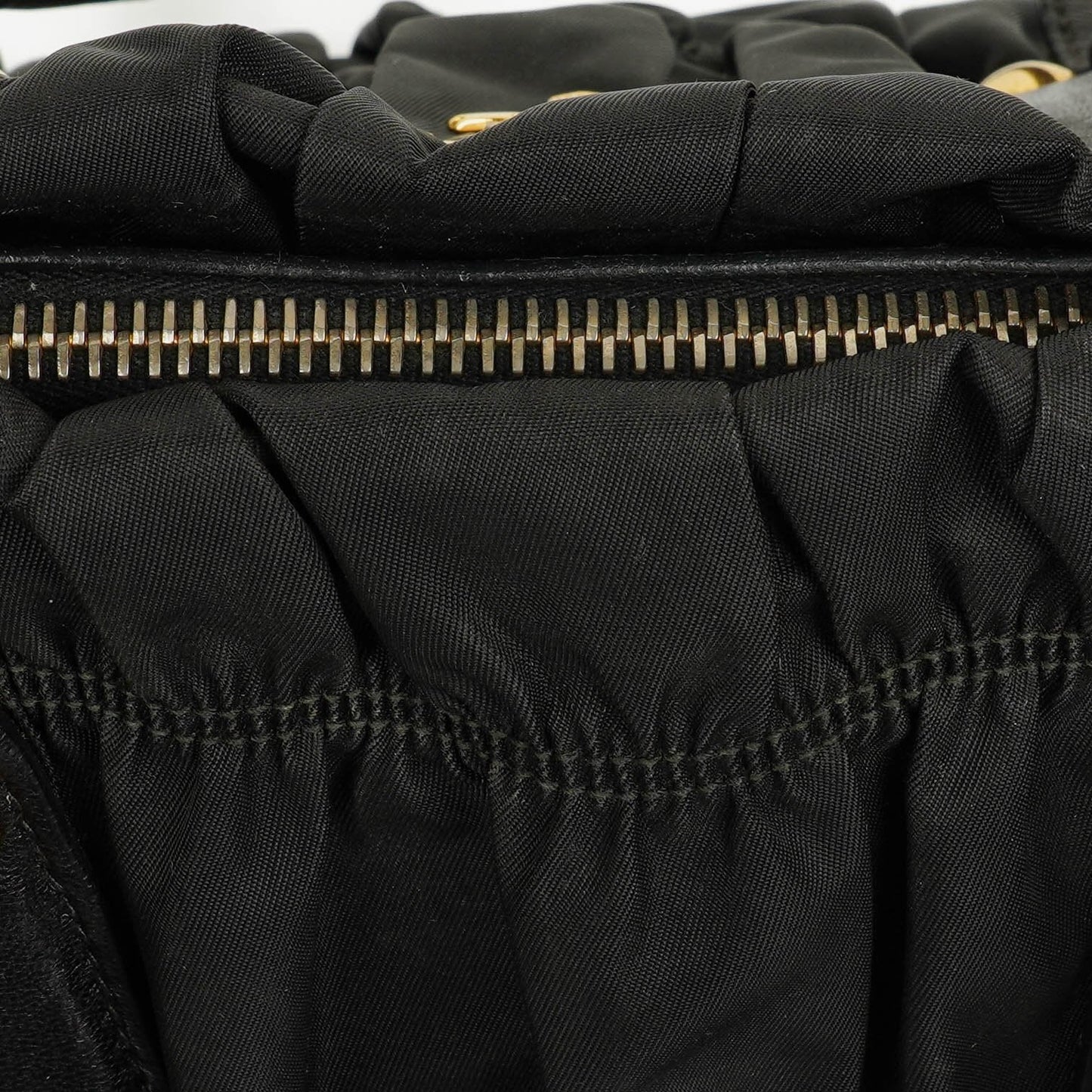 Prada Tessuto Gaufre Tasche aus schwarzem Nylon