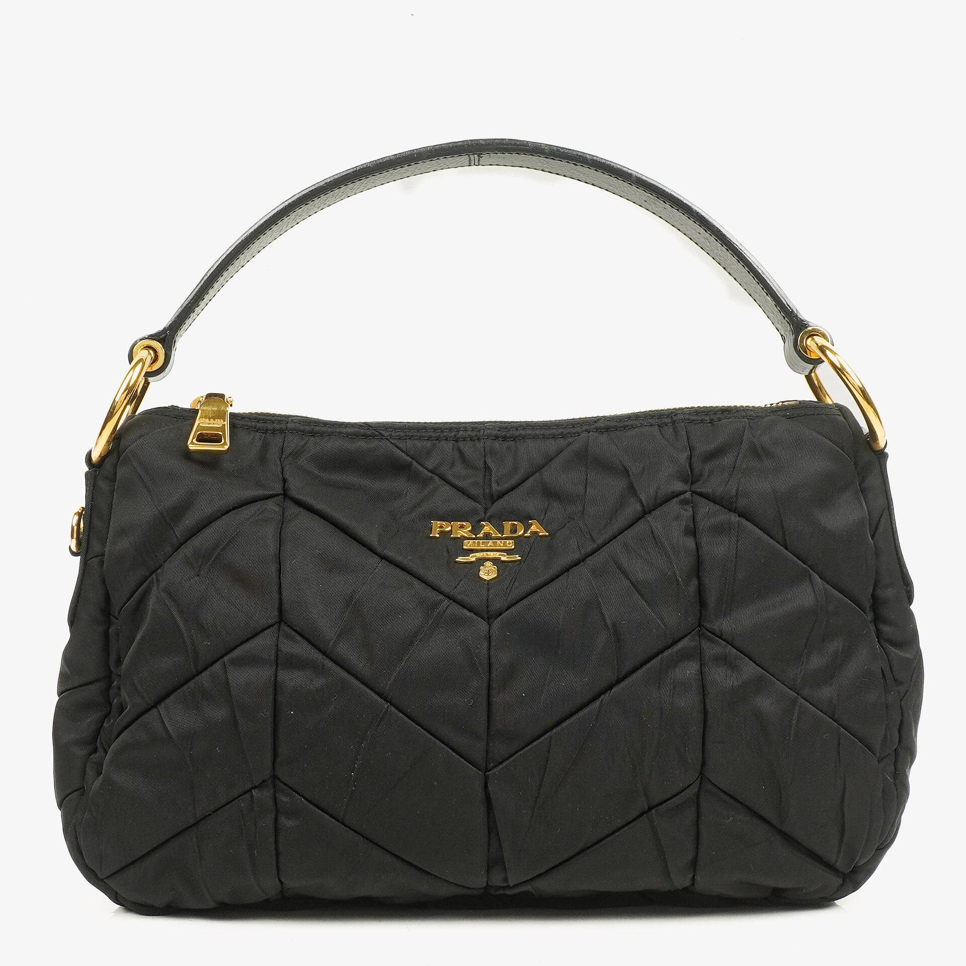 Prada schwarze Chevron-gesteppte Schultertasche aus Tessuto Nylon