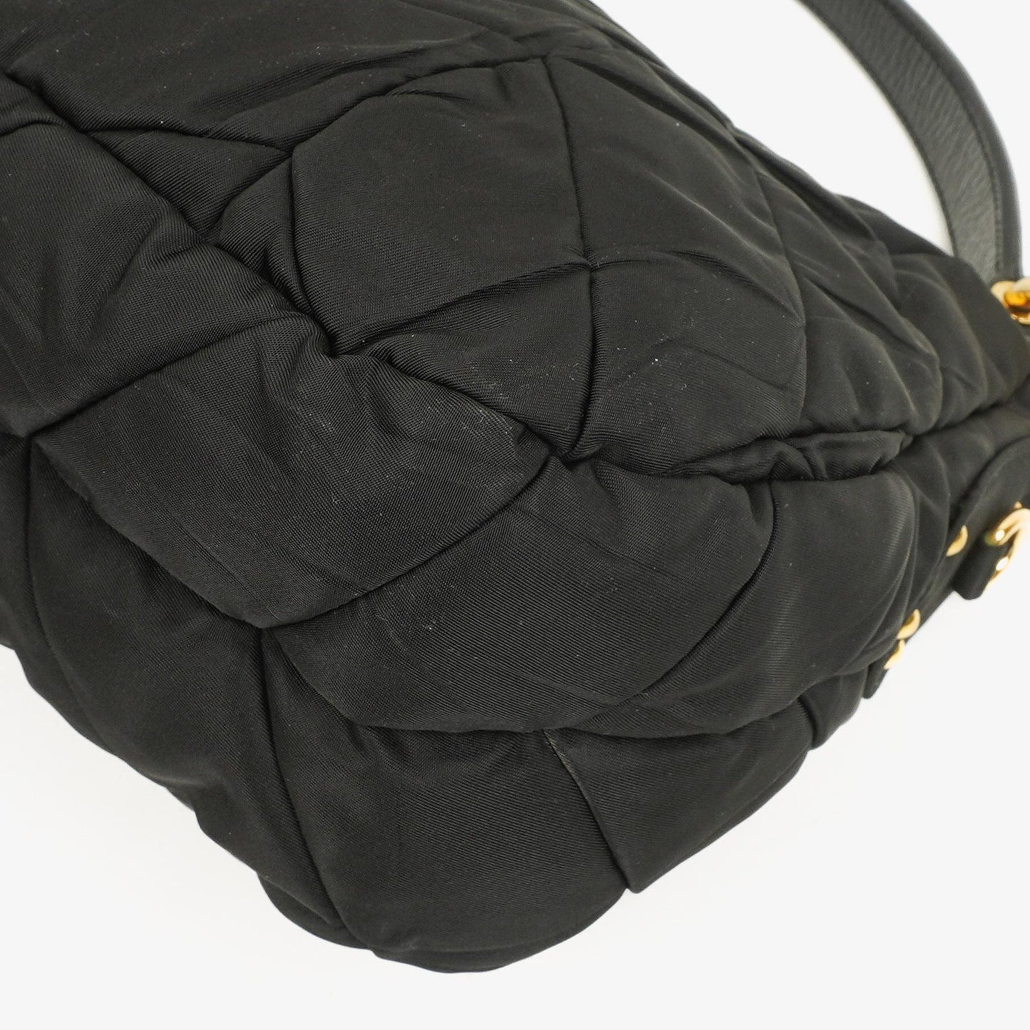 Prada schwarze Chevron-gesteppte Schultertasche aus Tessuto Nylon