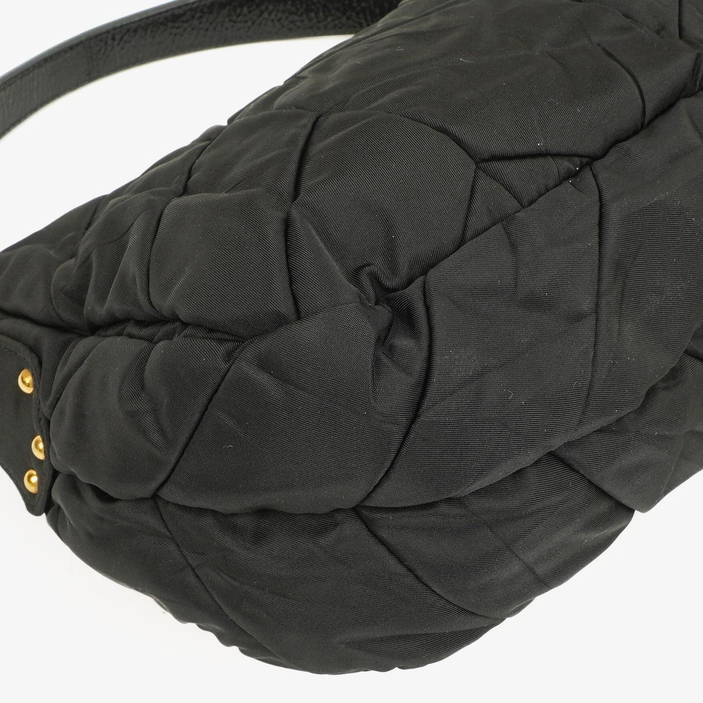 Prada schwarze Chevron-gesteppte Schultertasche aus Tessuto Nylon