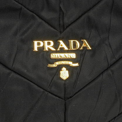 Prada schwarze Chevron-gesteppte Schultertasche aus Tessuto Nylon