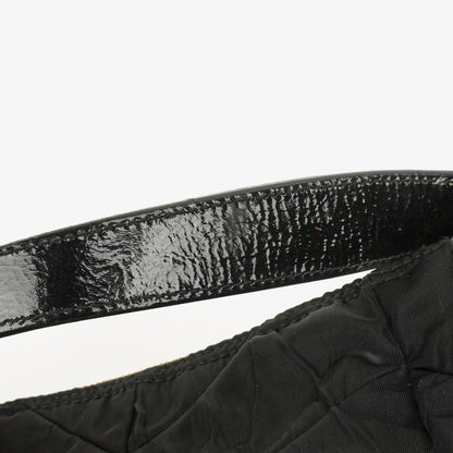 Prada schwarze Chevron-gesteppte Schultertasche aus Tessuto Nylon