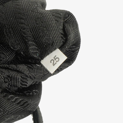 Prada schwarze Chevron-gesteppte Schultertasche aus Tessuto Nylon