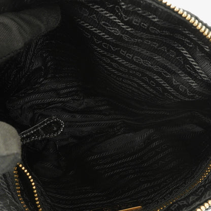 Prada schwarze Chevron-gesteppte Schultertasche aus Tessuto Nylon