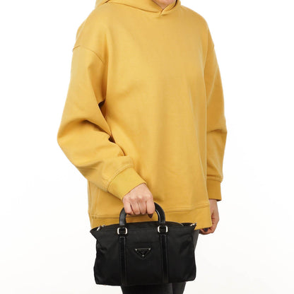 Prada Schultertasche aus schwarzem Tessuto Nylon