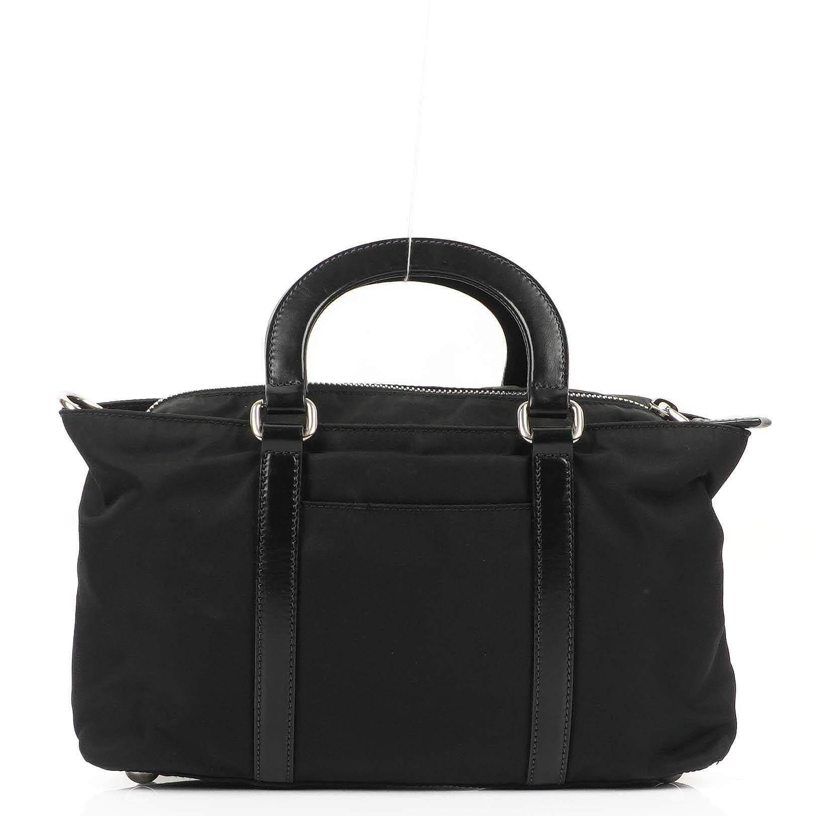 Prada Schultertasche aus schwarzem Tessuto Nylon