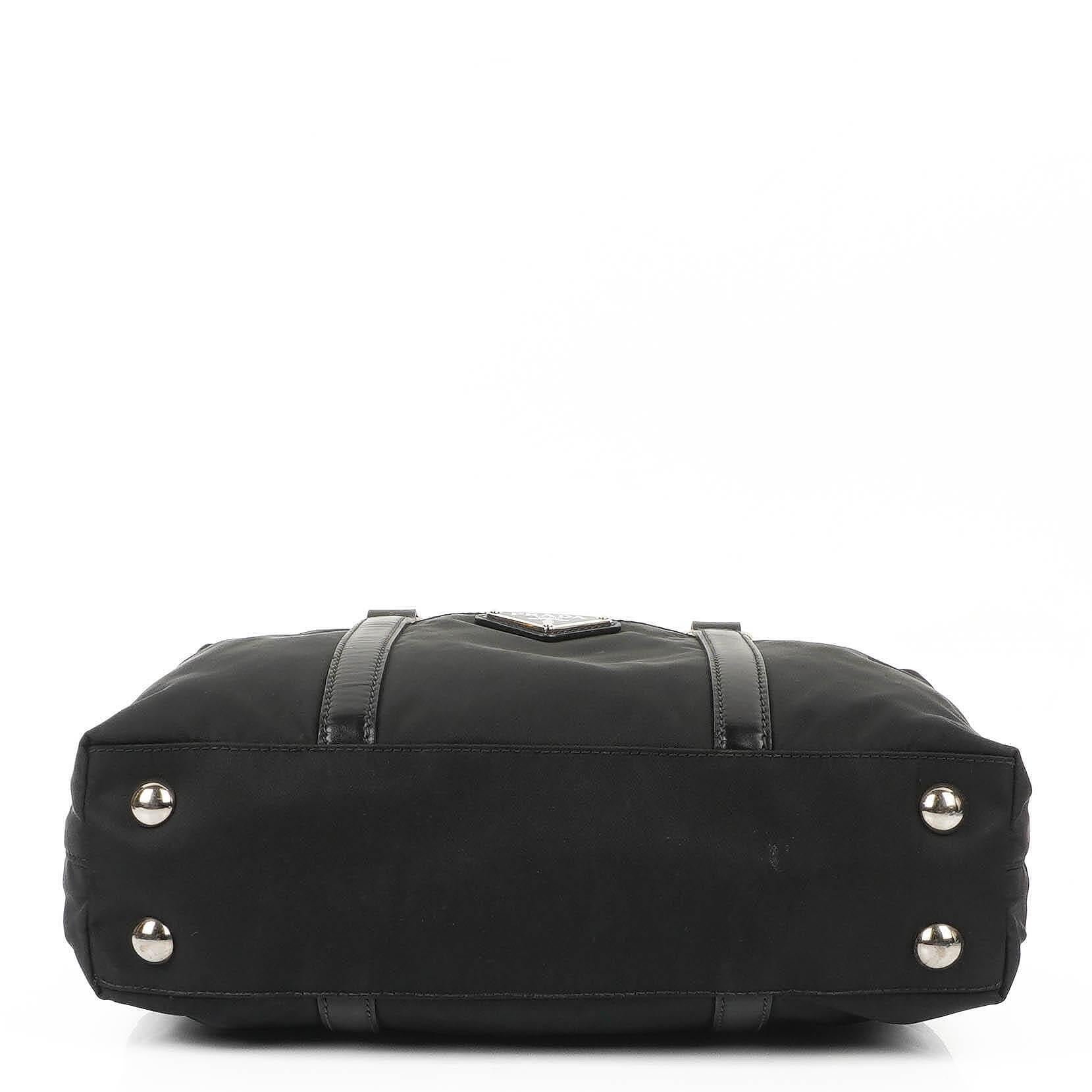 Prada Schultertasche aus schwarzem Tessuto Nylon