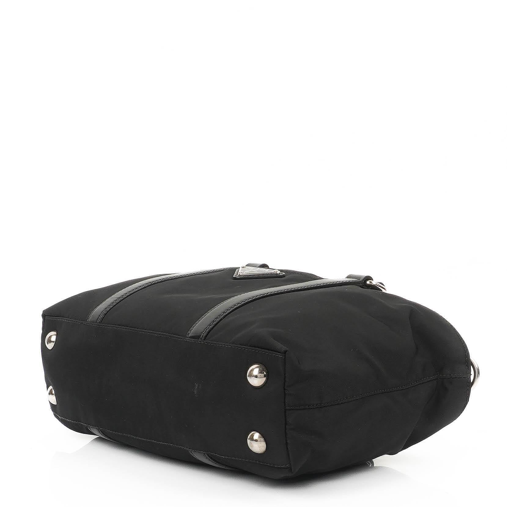 Prada Schultertasche aus schwarzem Tessuto Nylon