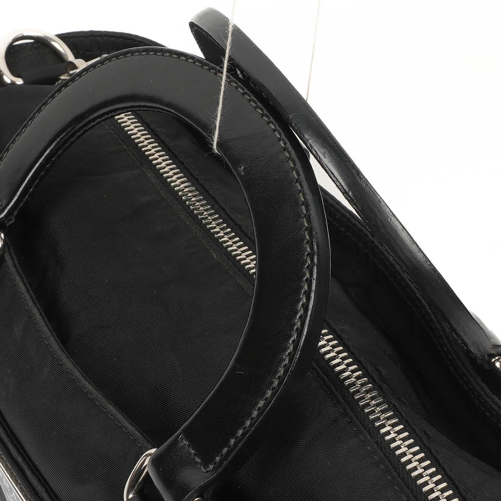 Prada Schultertasche aus schwarzem Tessuto Nylon