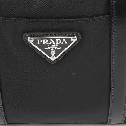 Prada Schultertasche aus schwarzem Tessuto Nylon