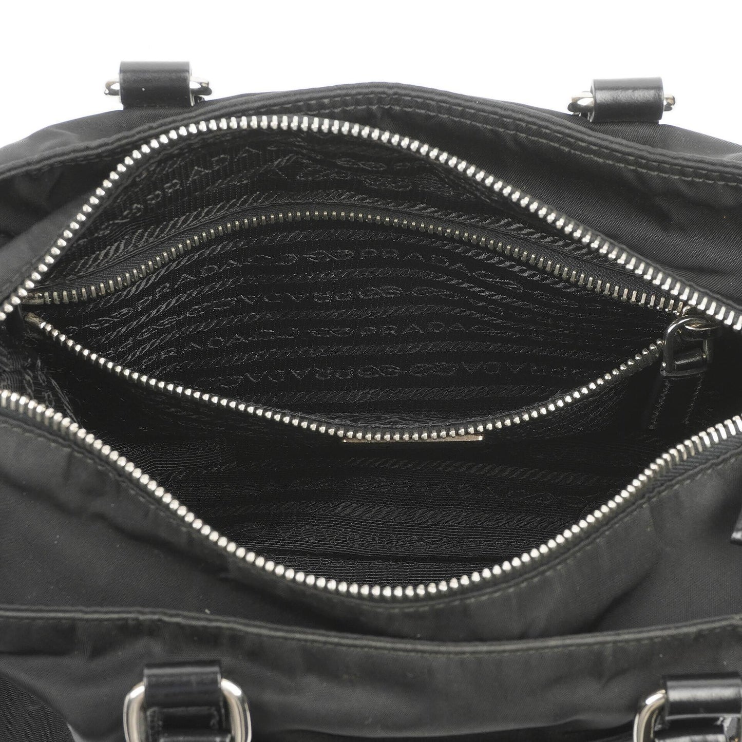 Prada Schultertasche aus schwarzem Tessuto Nylon