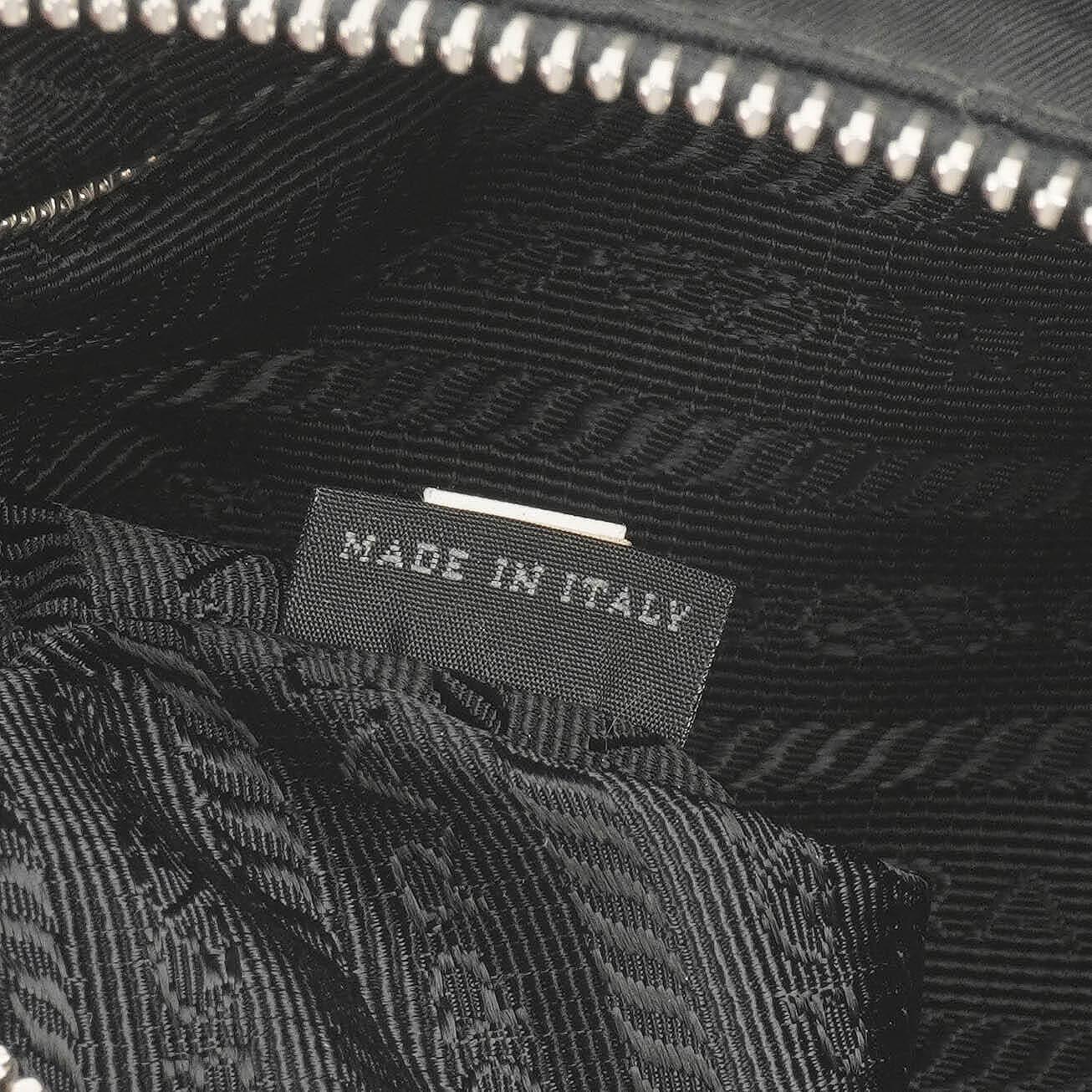 Prada Schultertasche aus schwarzem Tessuto Nylon