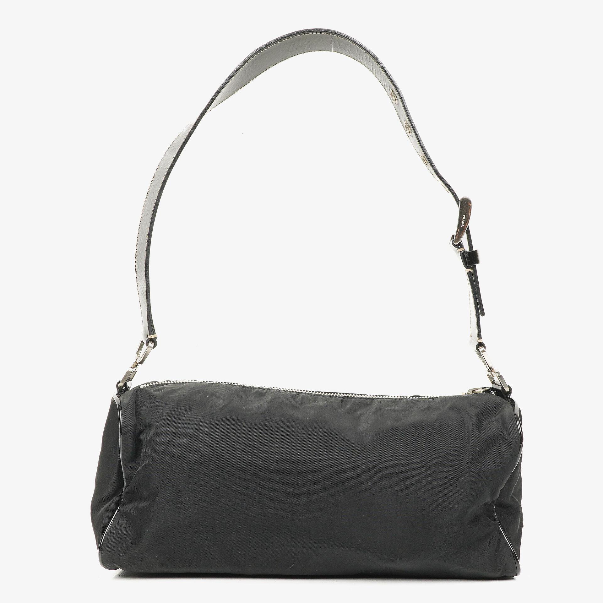 Prada Tessuto Schultertasche in Schwarz