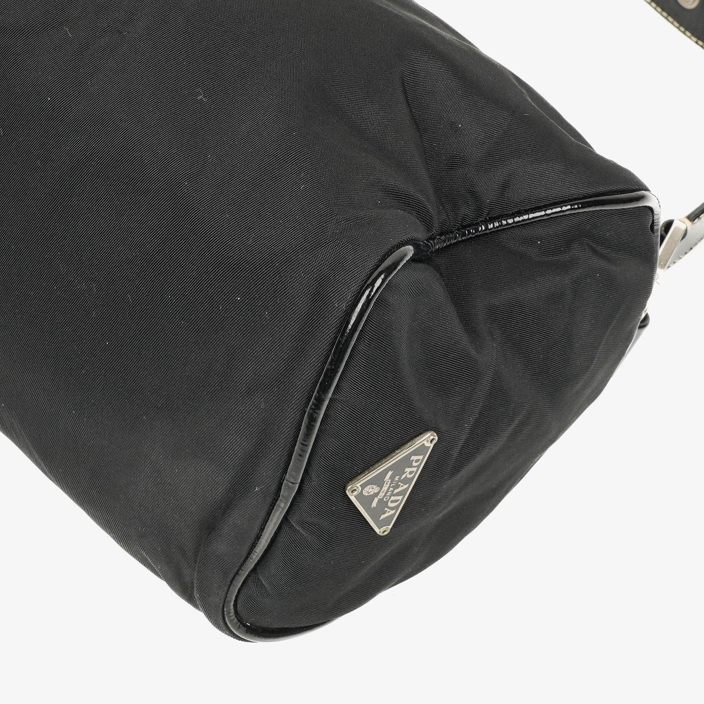Prada Tessuto Schultertasche in Schwarz