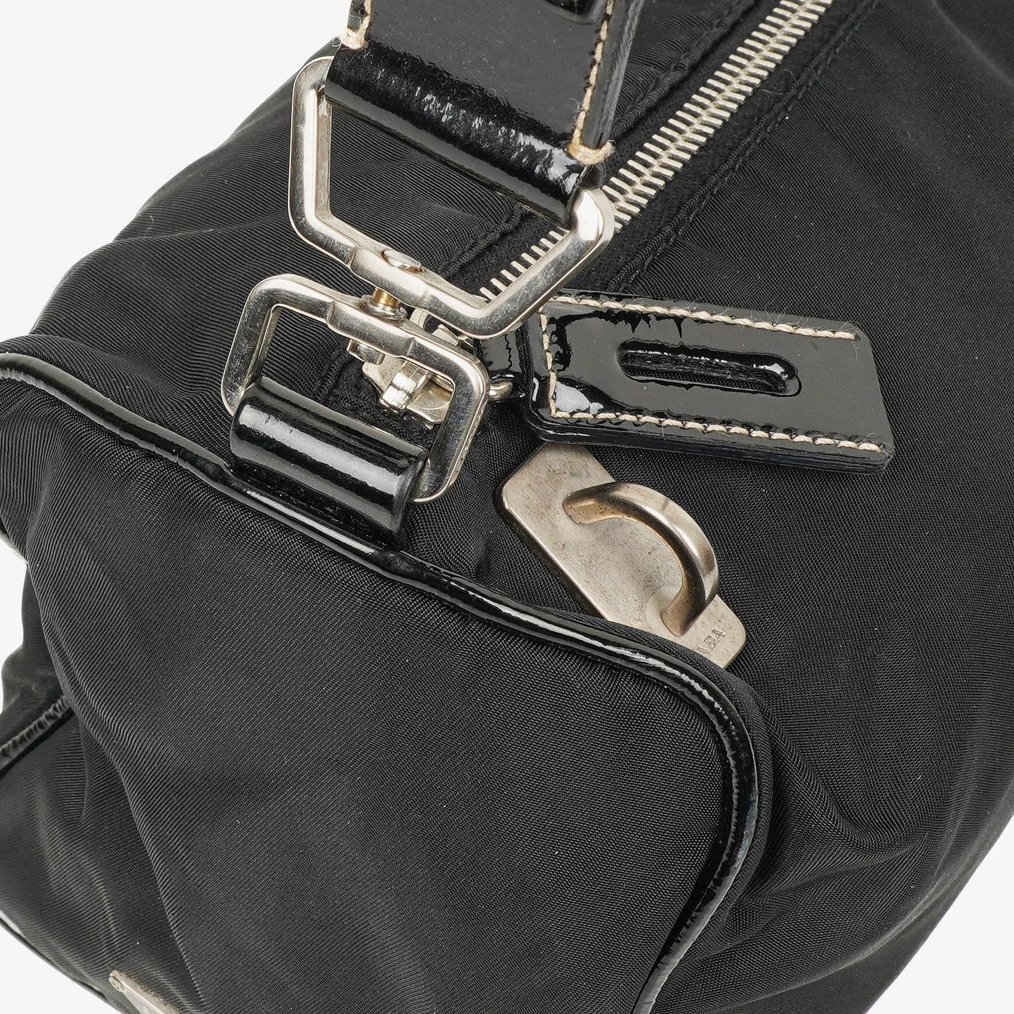 Prada Tessuto Schultertasche in Schwarz