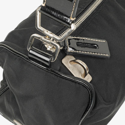 Prada Tessuto Schultertasche in Schwarz