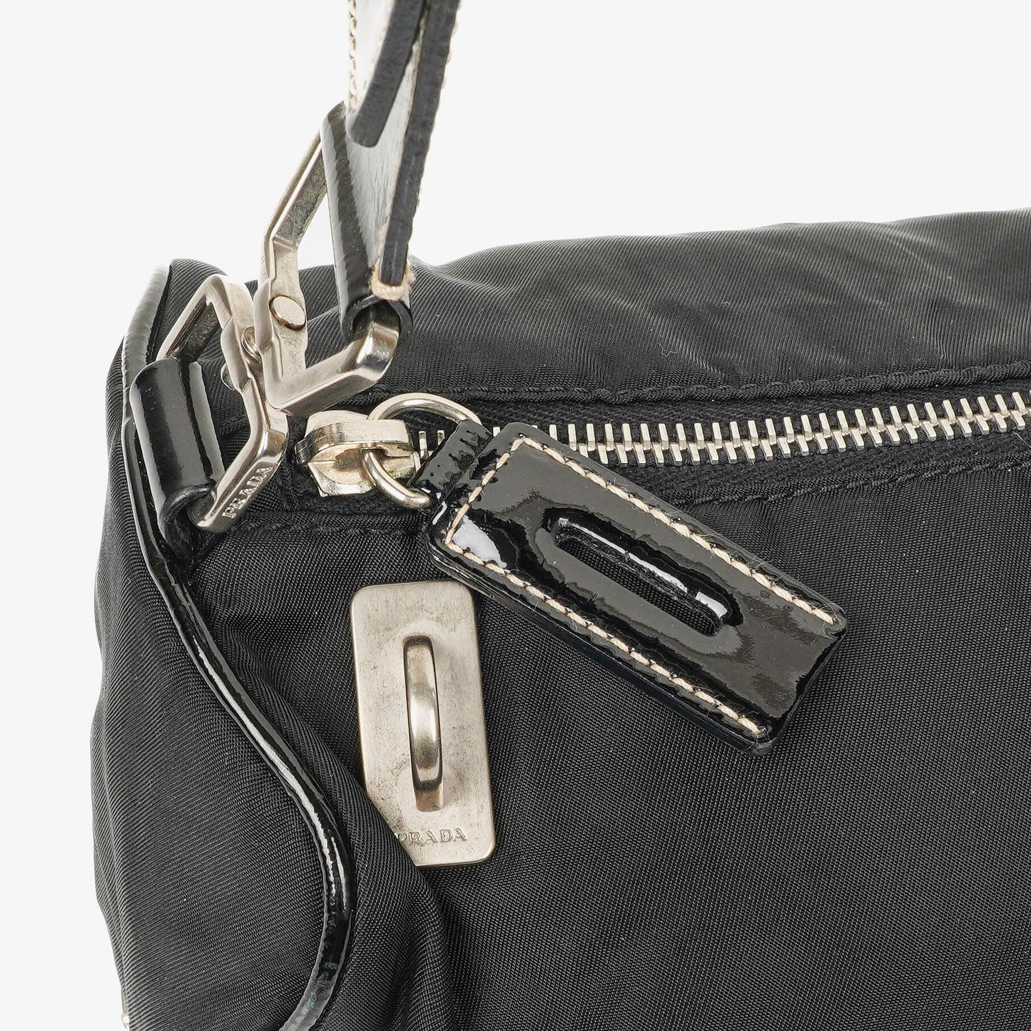 Prada Tessuto Schultertasche in Schwarz