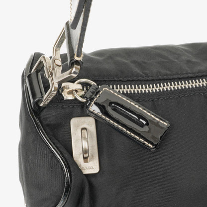 Prada Tessuto Schultertasche in Schwarz
