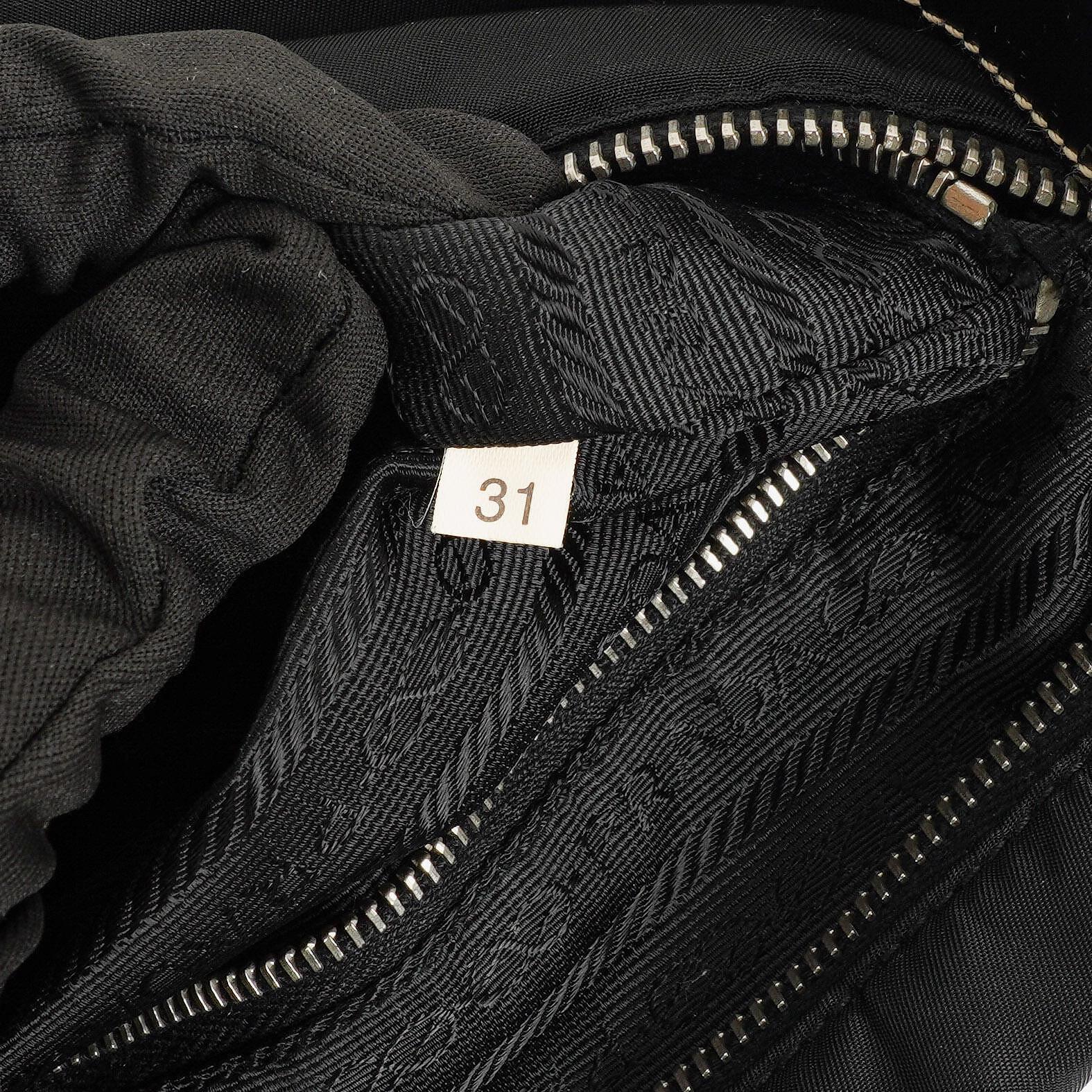 Prada Tessuto Schultertasche in Schwarz